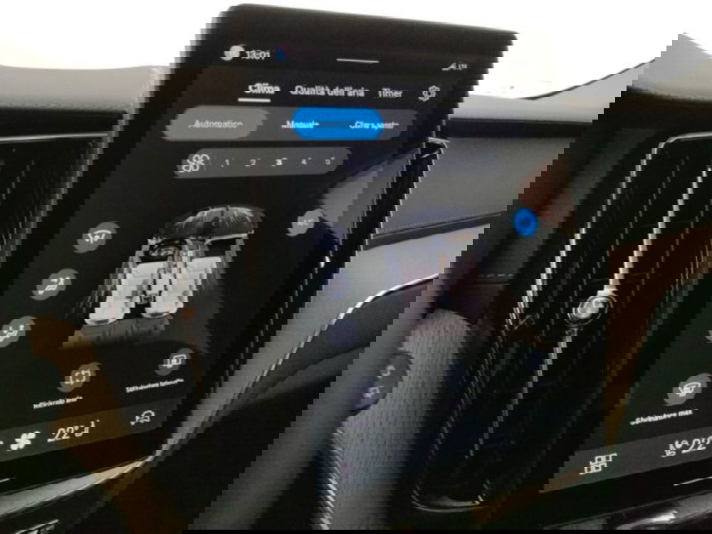 Volvo XC60 nuova a Modena (16)