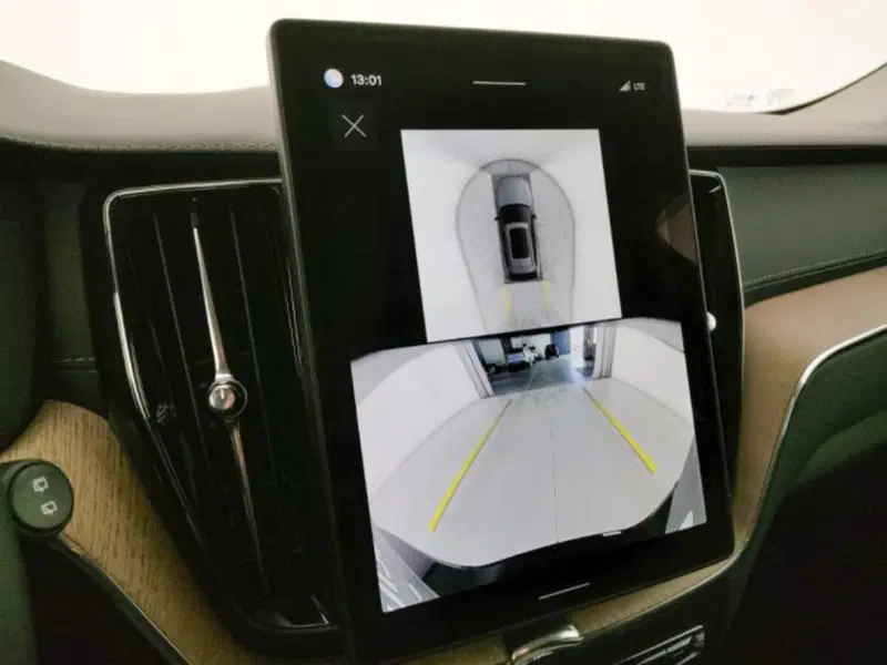 Volvo XC60 nuova a Modena (18)