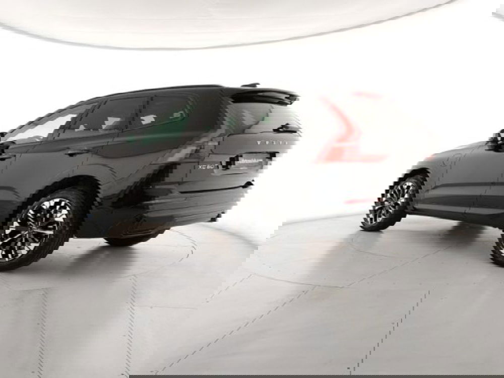 Volvo XC60 nuova a Modena (3)