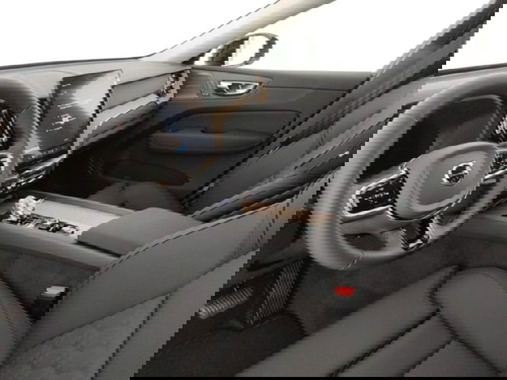 Volvo XC60 nuova a Modena (8)