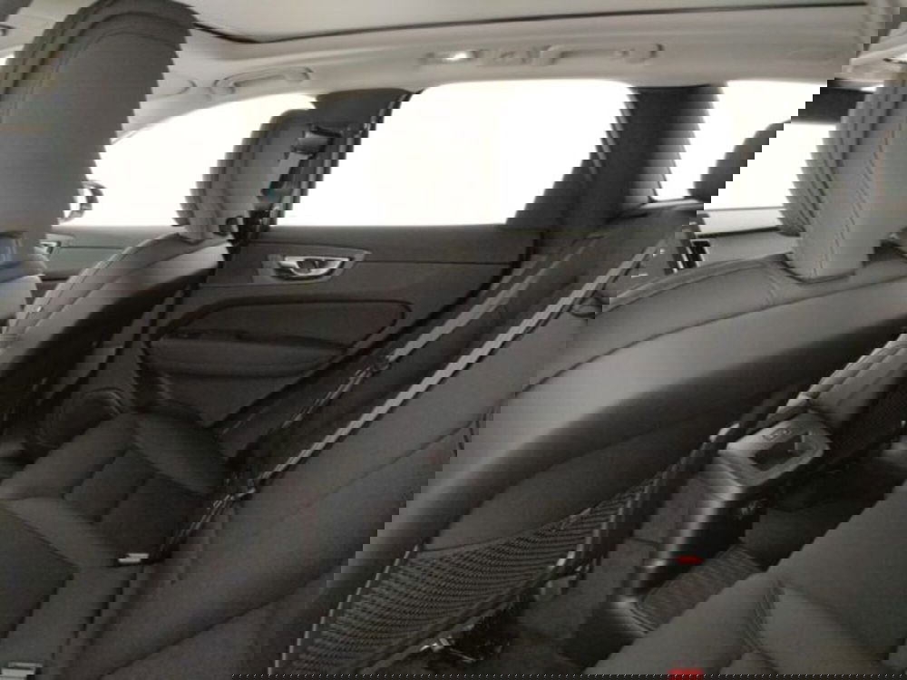 Volvo XC60 nuova a Modena (9)