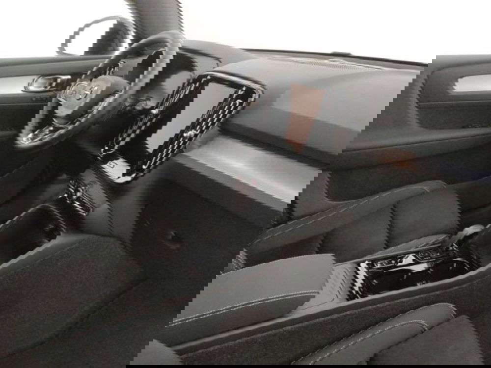 Volvo XC40 nuova a Modena (10)
