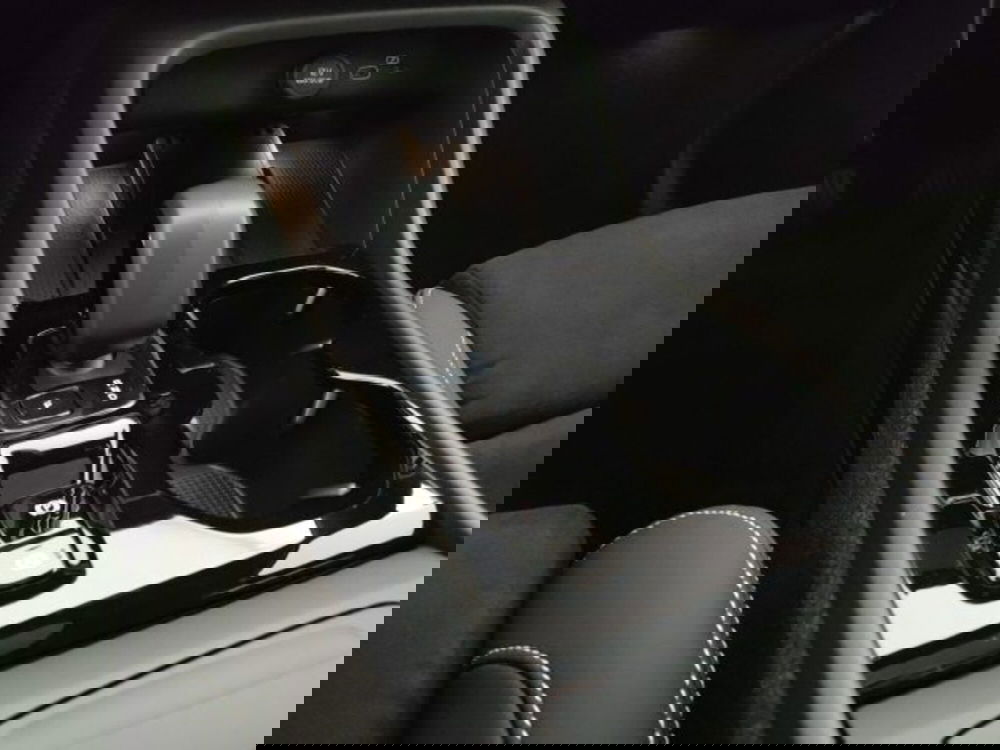 Volvo XC40 nuova a Modena (18)