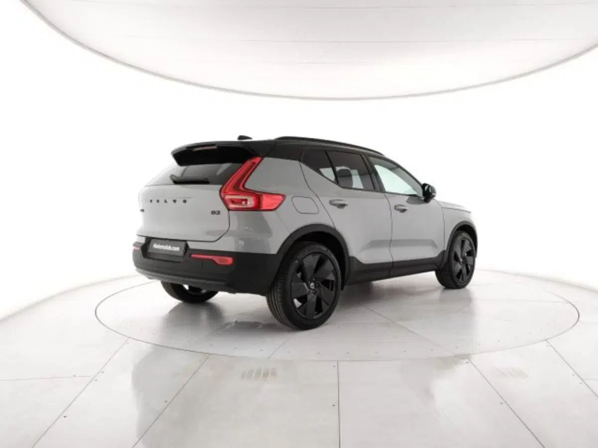 Volvo XC40 nuova a Modena (5)