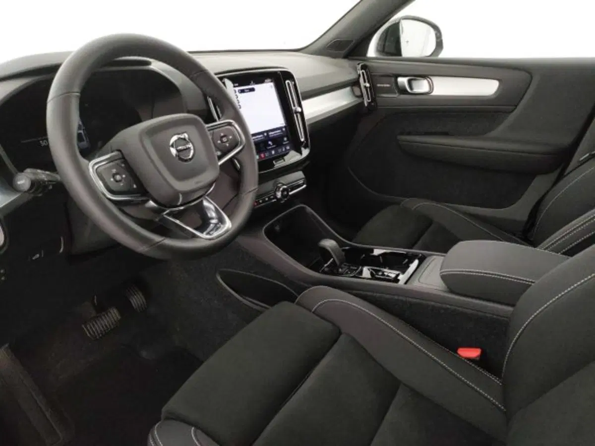 Volvo XC40 nuova a Modena (7)