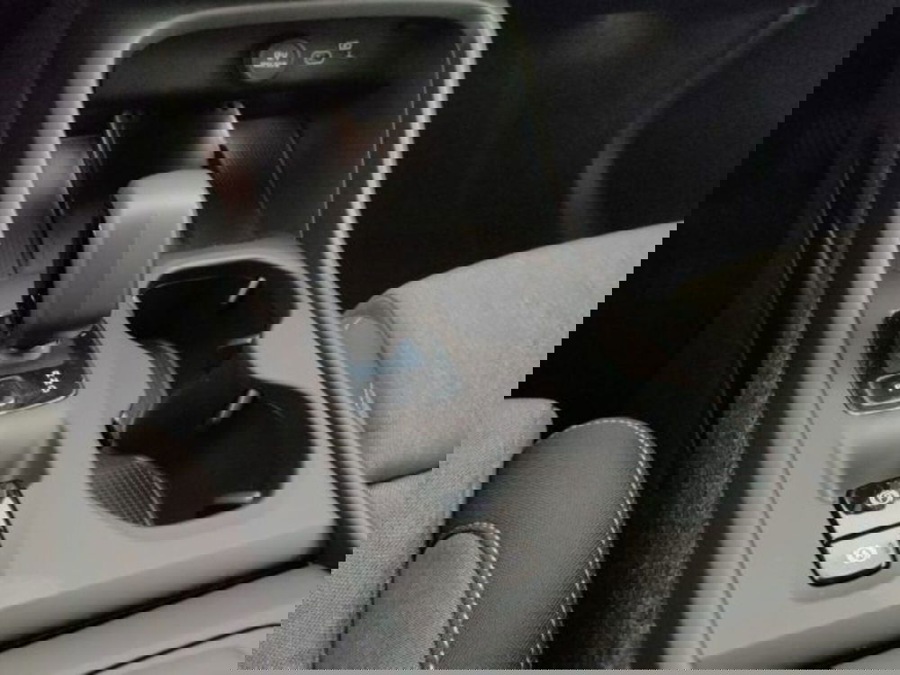 Volvo XC40 nuova a Modena (18)