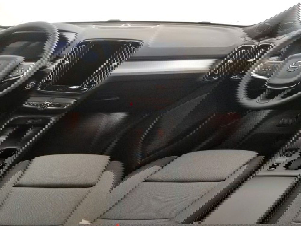 Volvo XC40 nuova a Modena (9)