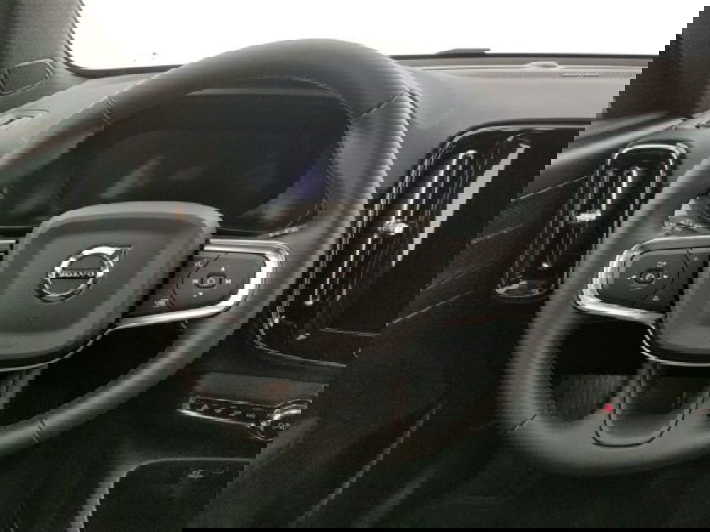 Volvo XC40 nuova a Modena (14)