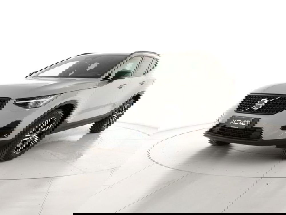 Volvo XC40 nuova a Modena (2)