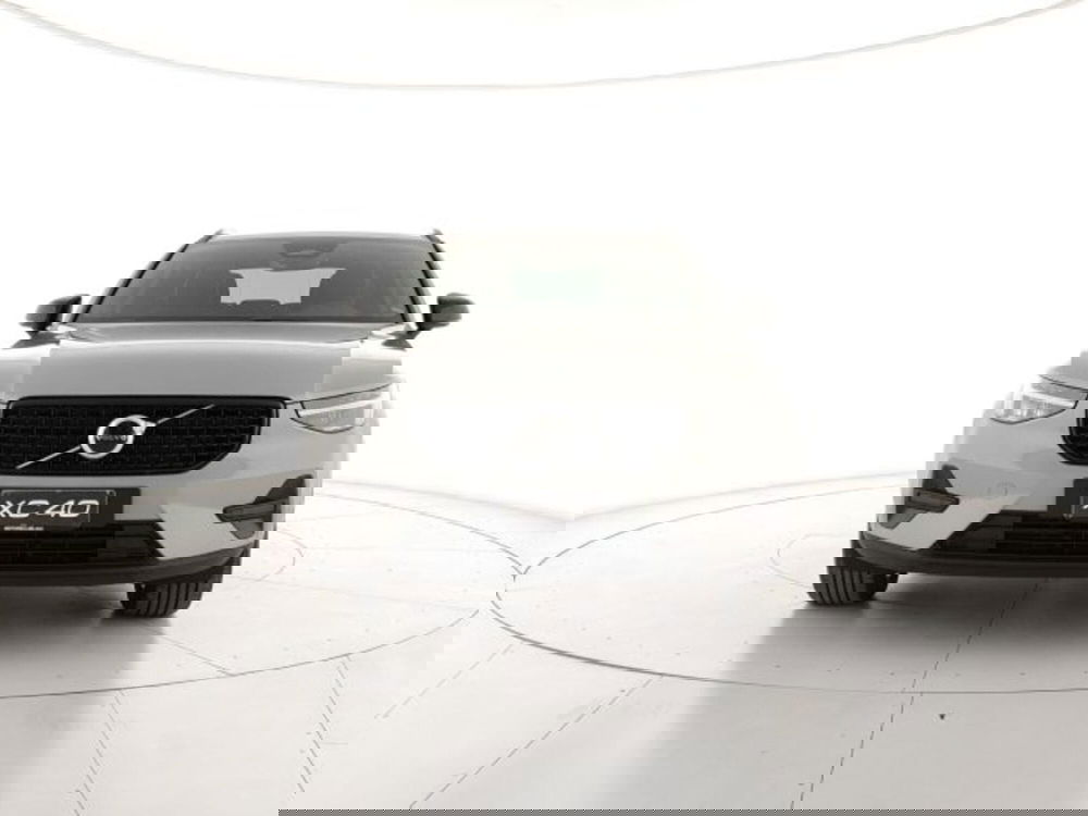 Volvo XC40 nuova a Modena (7)