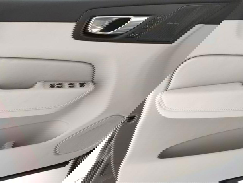 Volvo XC60 nuova a Modena (11)