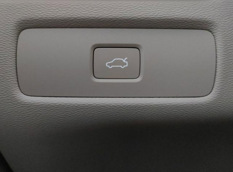 Volvo XC60 nuova a Modena (13)
