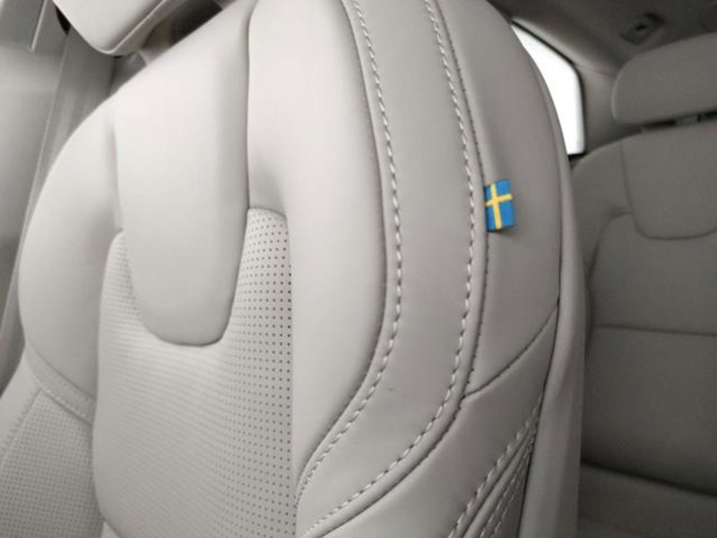 Volvo XC60 nuova a Modena (15)