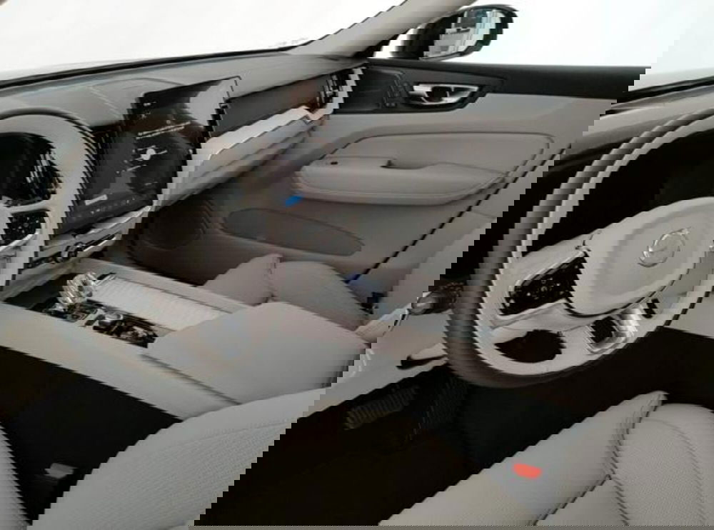 Volvo XC60 nuova a Modena (17)