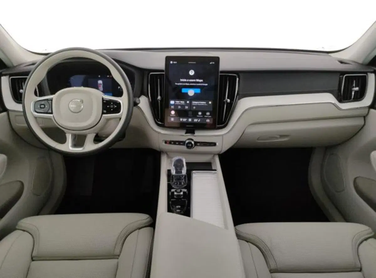 Volvo XC60 nuova a Modena (18)