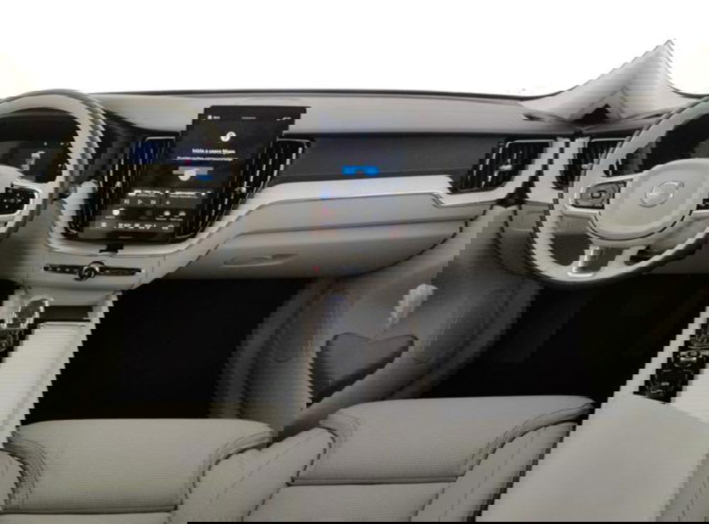 Volvo XC60 nuova a Modena (18)