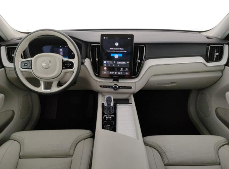 Volvo XC60 nuova a Modena (18)