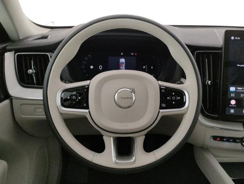 Volvo XC60 nuova a Modena (19)