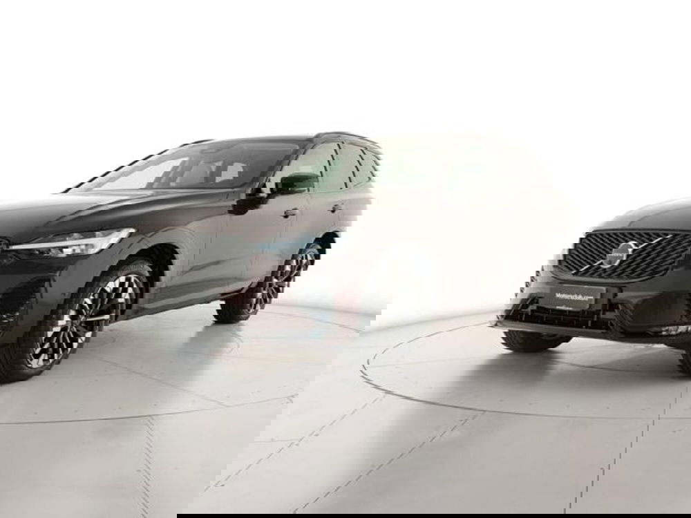 Volvo XC60 nuova a Modena (2)