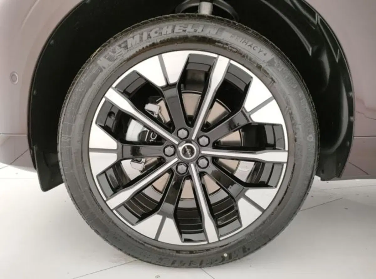 Volvo XC60 nuova a Modena (8)