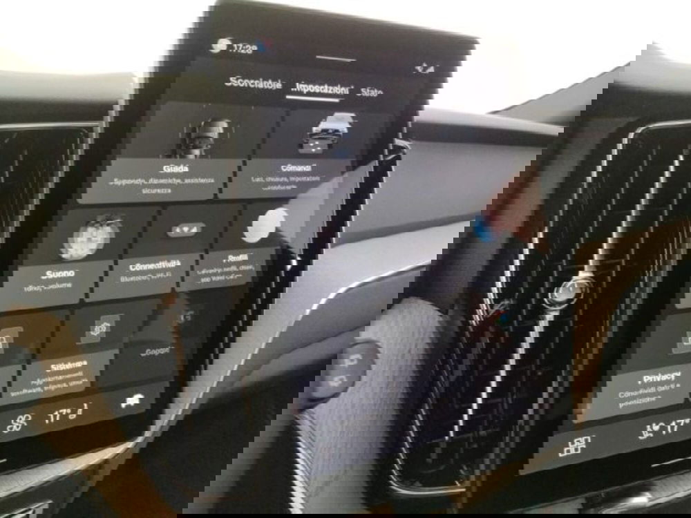 Volvo XC60 nuova a Modena (11)