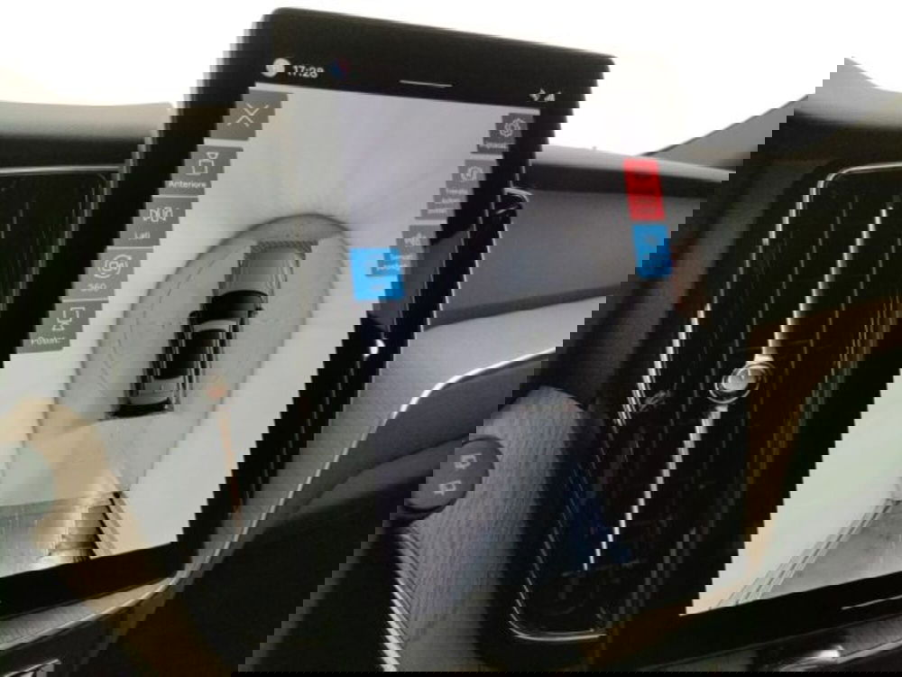 Volvo XC60 nuova a Modena (13)