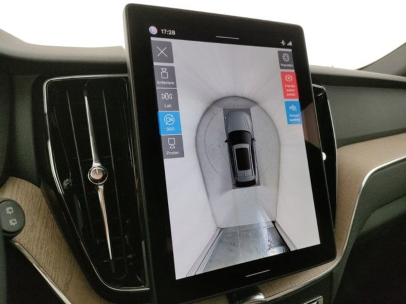 Volvo XC60 nuova a Modena (13)