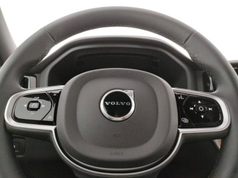Volvo XC60 nuova a Modena (14)