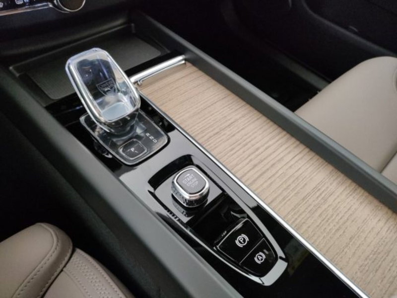 Volvo XC60 nuova a Modena (16)