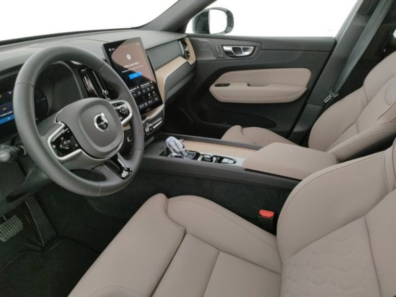 Volvo XC60 nuova a Modena (17)