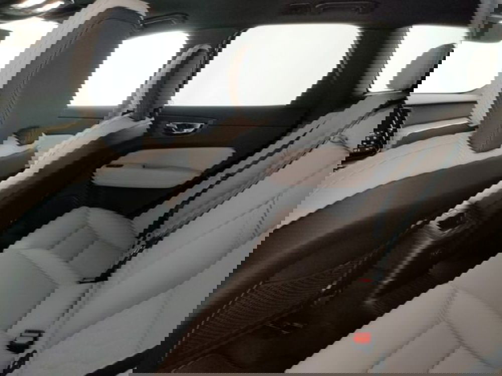 Volvo XC60 nuova a Modena (19)