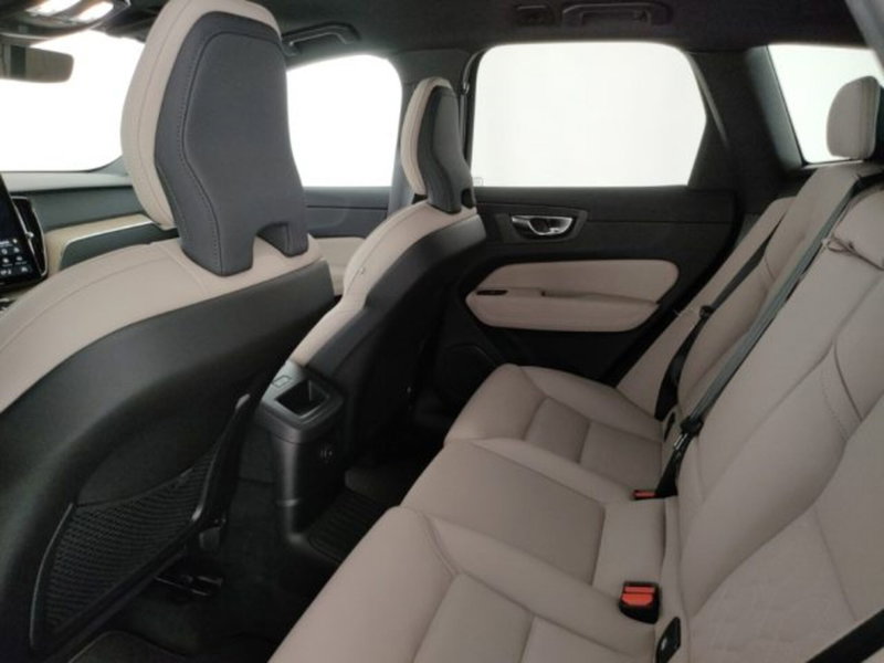 Volvo XC60 nuova a Modena (19)