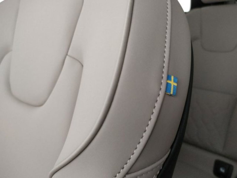 Volvo XC60 nuova a Modena (20)