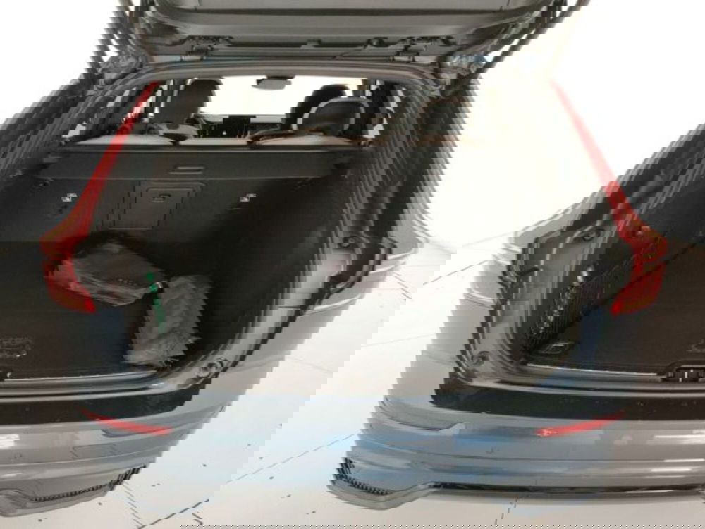 Volvo XC60 nuova a Modena (7)