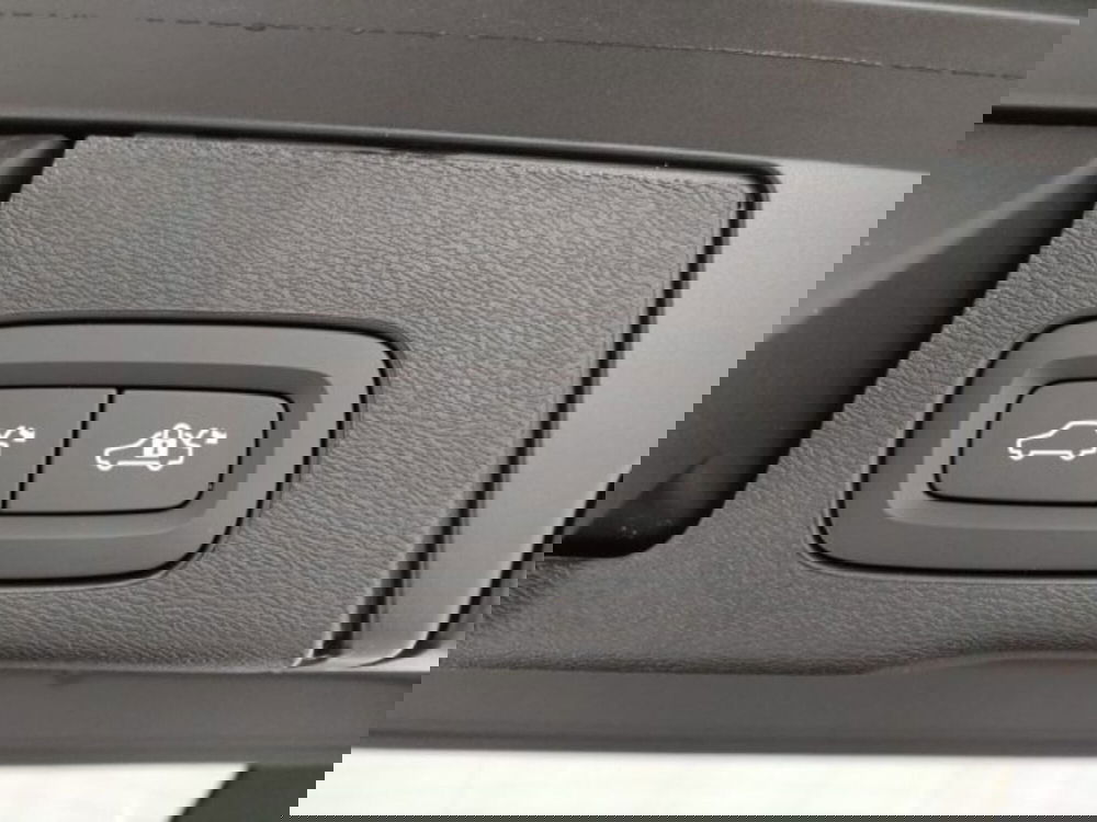 Volvo XC60 nuova a Modena (8)