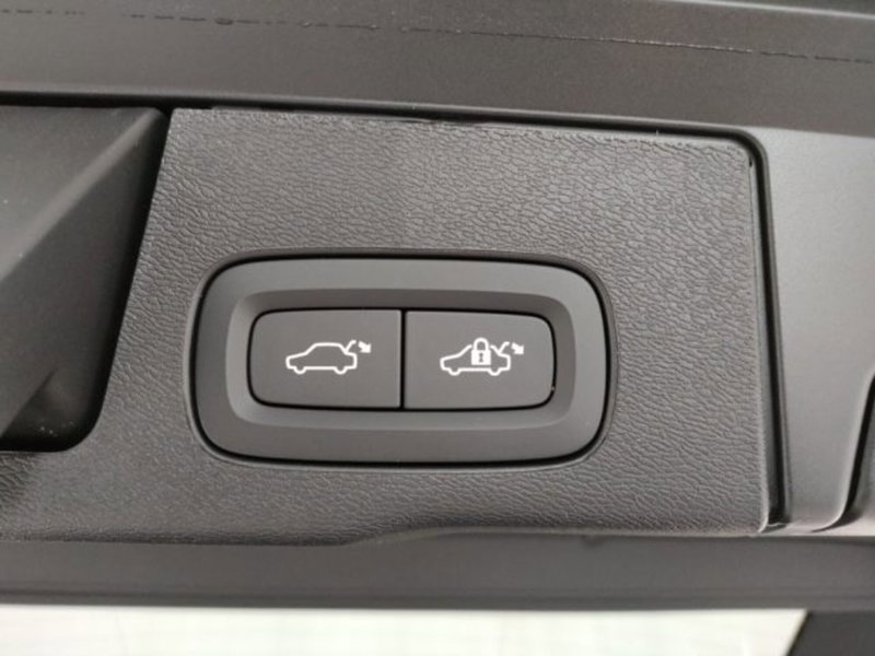 Volvo XC60 nuova a Modena (8)