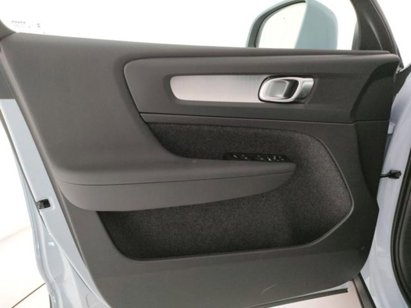 Volvo XC40 nuova a Modena (11)