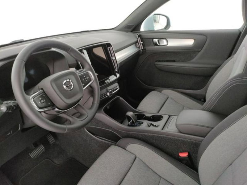 Volvo XC40 nuova a Modena (14)