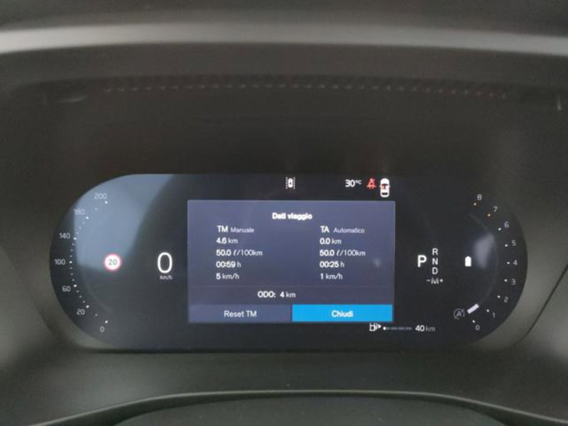 Volvo XC40 nuova a Modena (17)