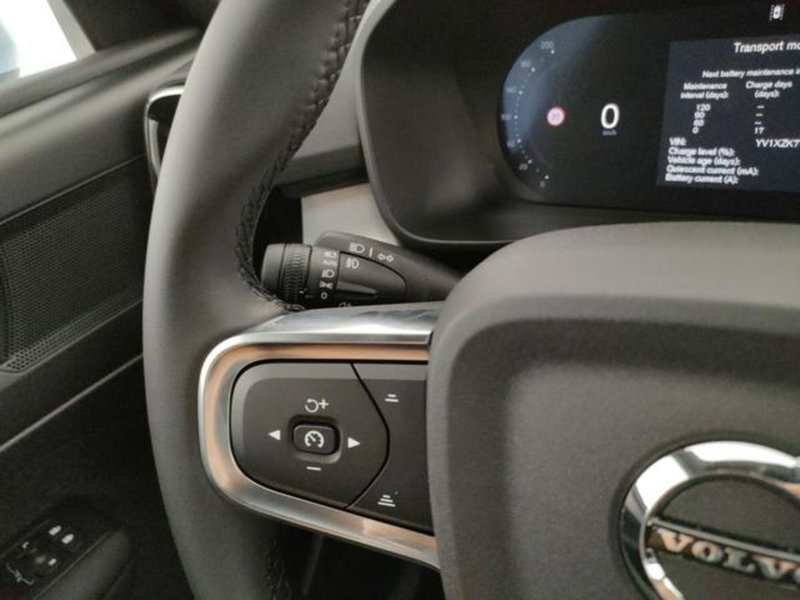 Volvo XC40 nuova a Modena (18)