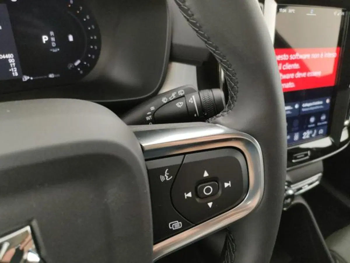Volvo XC40 nuova a Modena (19)