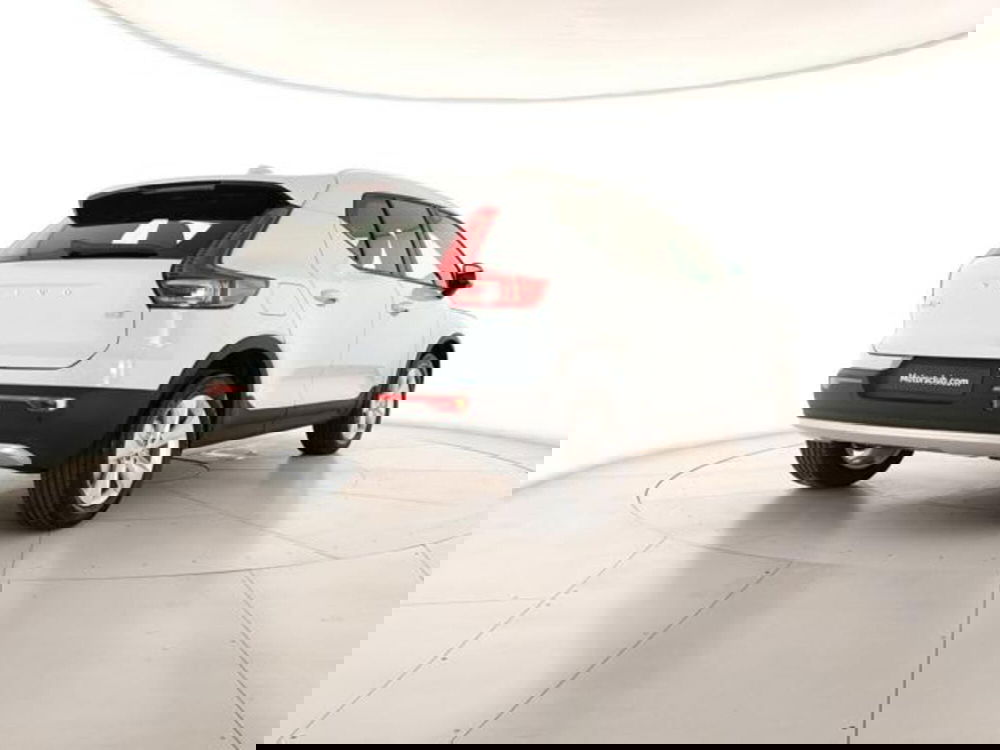 Volvo XC40 nuova a Modena (5)