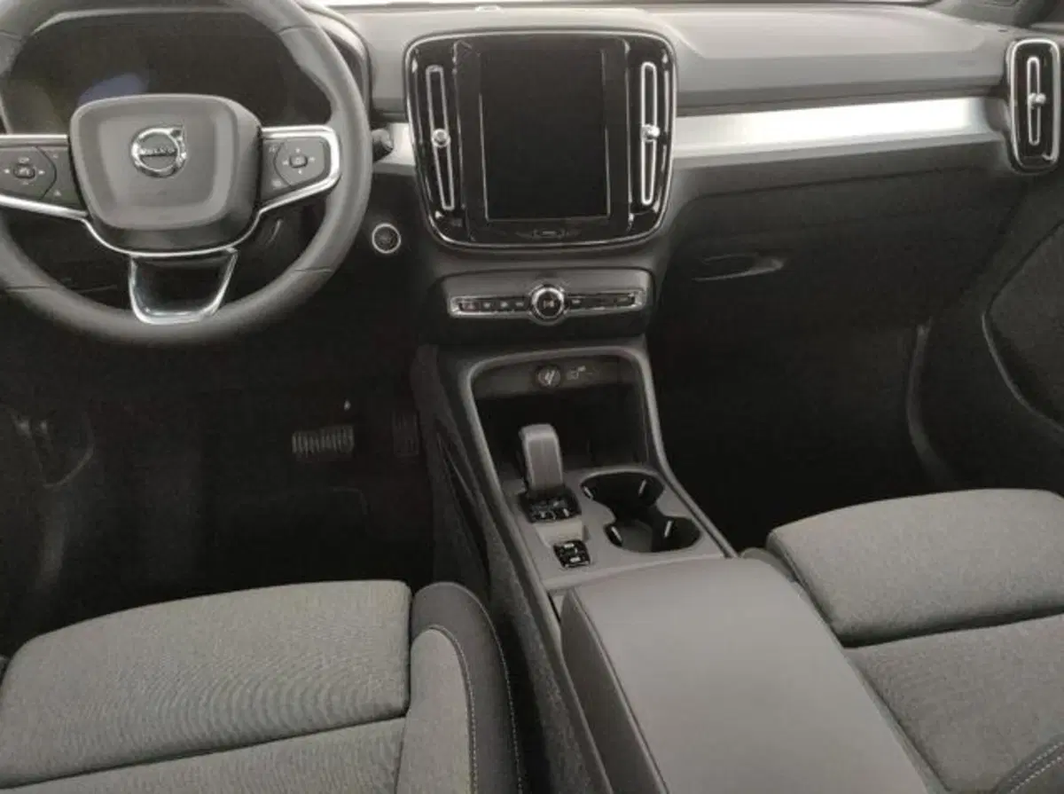 Volvo XC40 nuova a Modena (11)