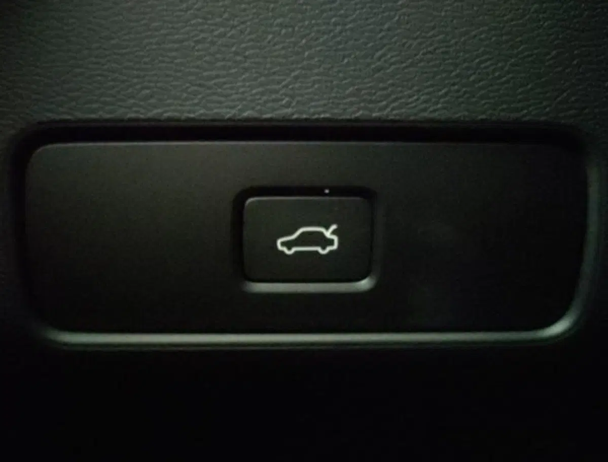 Volvo XC40 nuova a Modena (14)