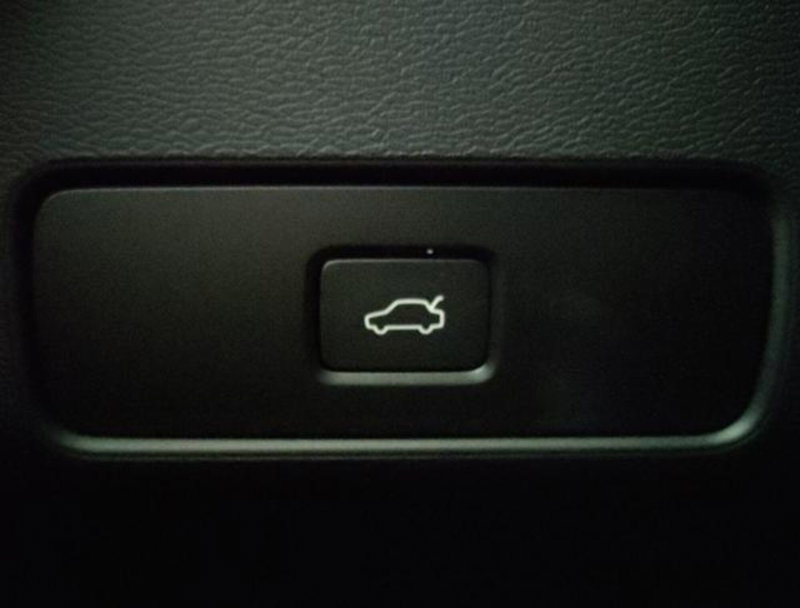 Volvo XC40 nuova a Modena (14)