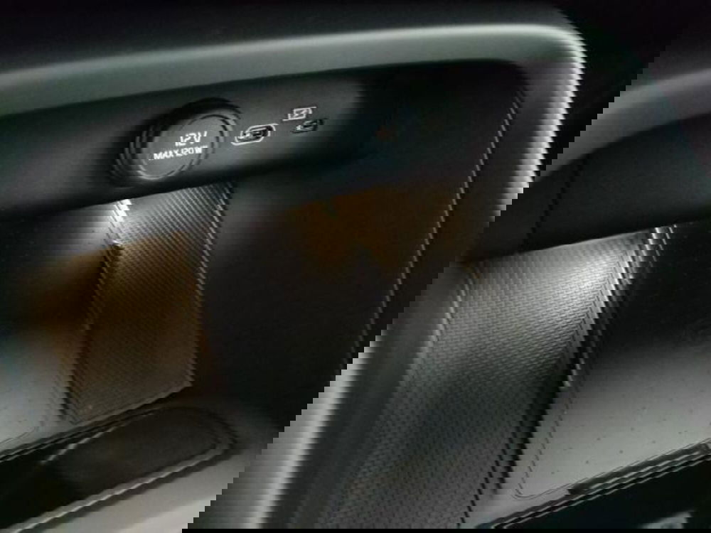 Volvo XC40 nuova a Modena (17)