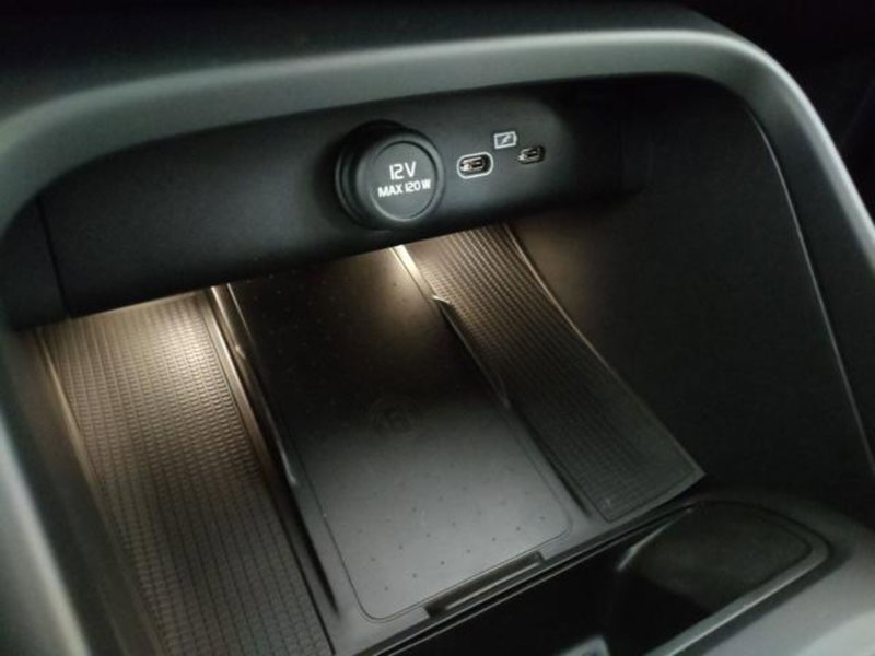 Volvo XC40 nuova a Modena (17)