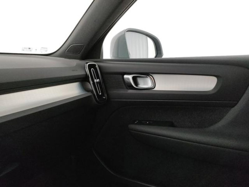 Volvo XC40 nuova a Modena (18)