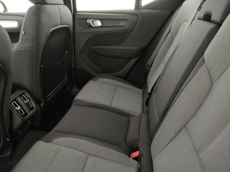 Volvo XC40 nuova a Modena (19)