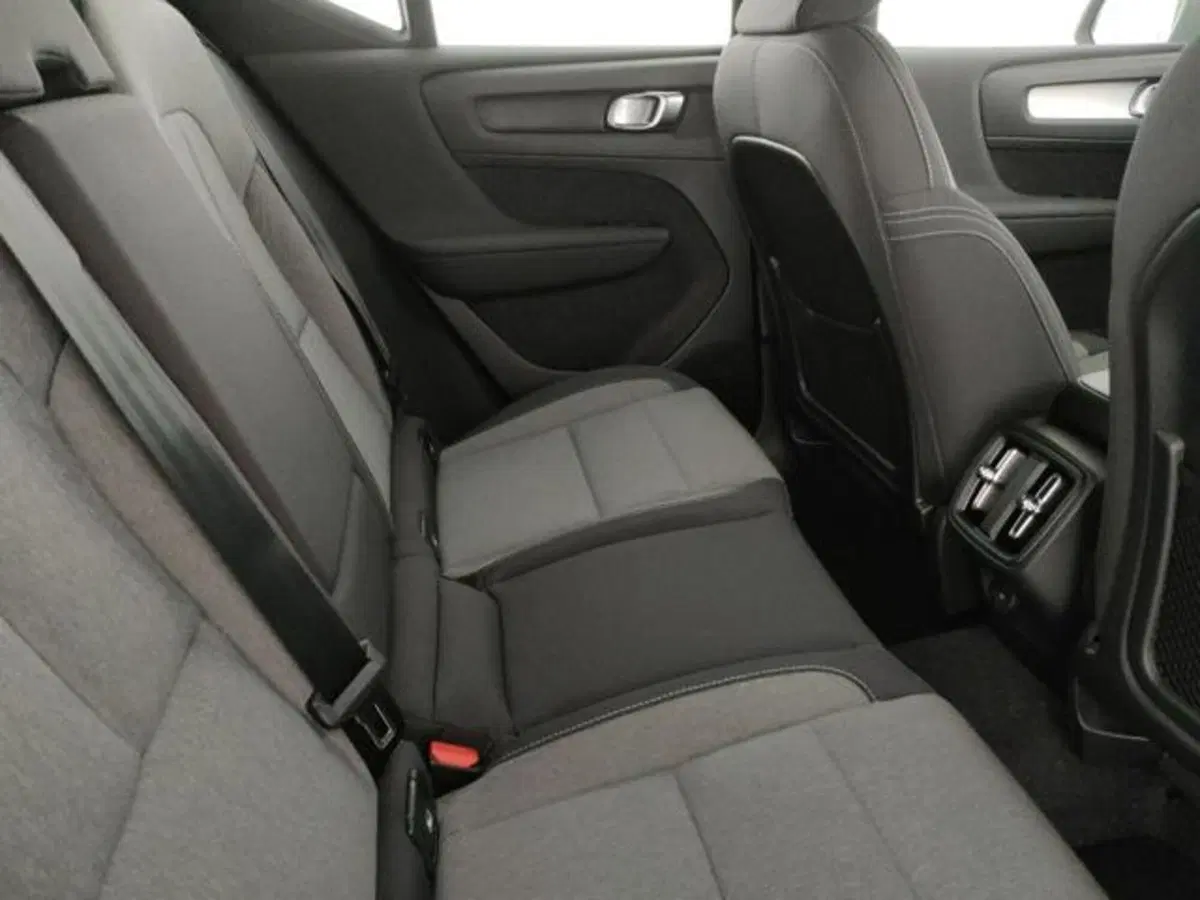 Volvo XC40 nuova a Modena (20)